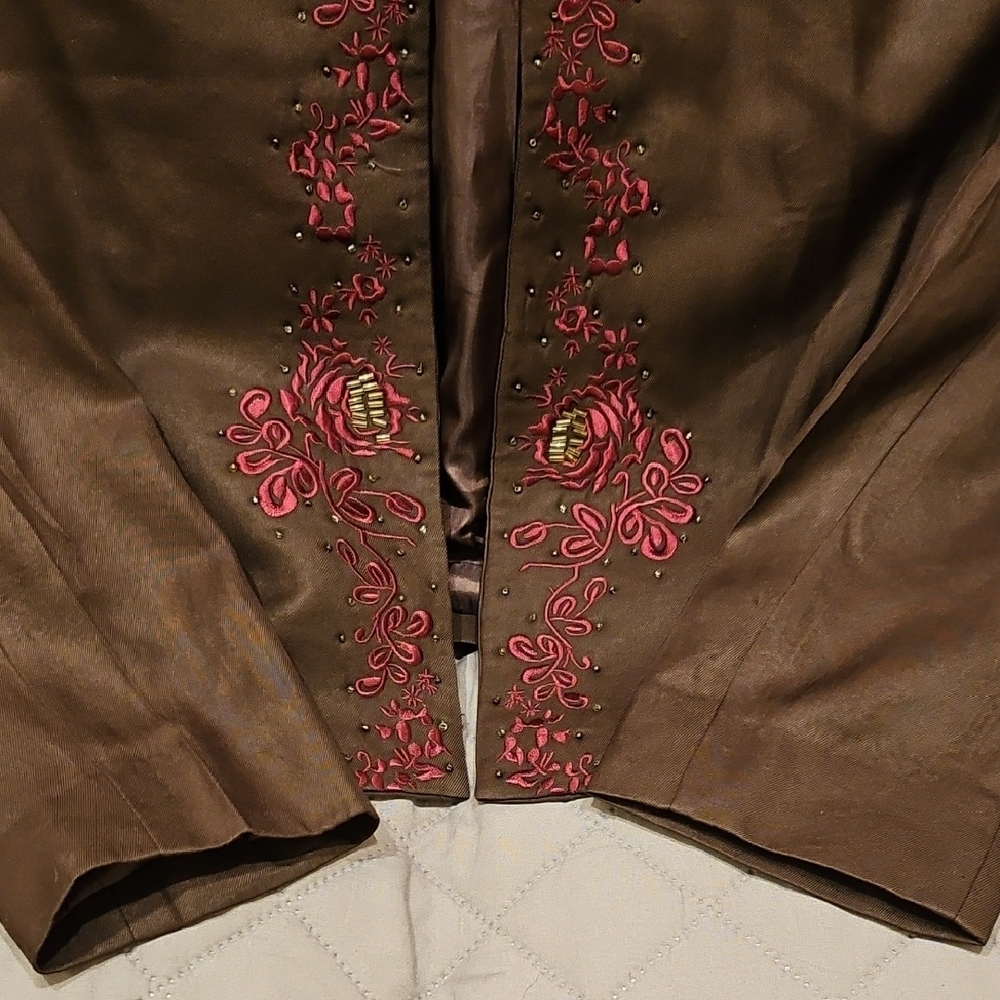Due Per Due Brown Blazer with Deep Red Embroidery and Mandarin Collar - Picture 13 of 16